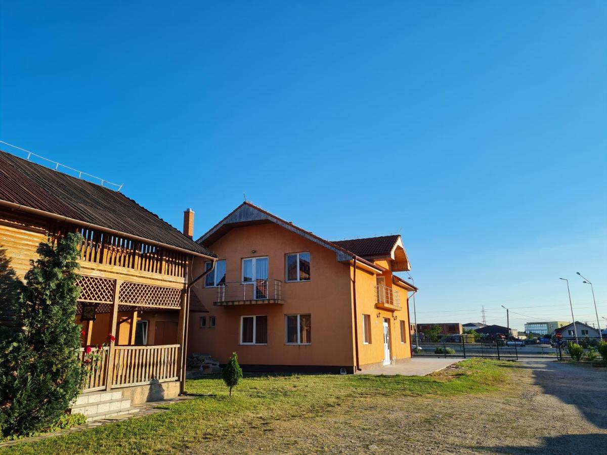 Pensiunea Sanziana Hotell Oradea Exteriör bild