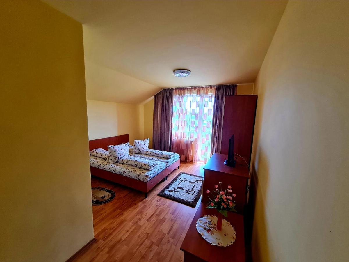 Pensiunea Sanziana Hotell Oradea Exteriör bild