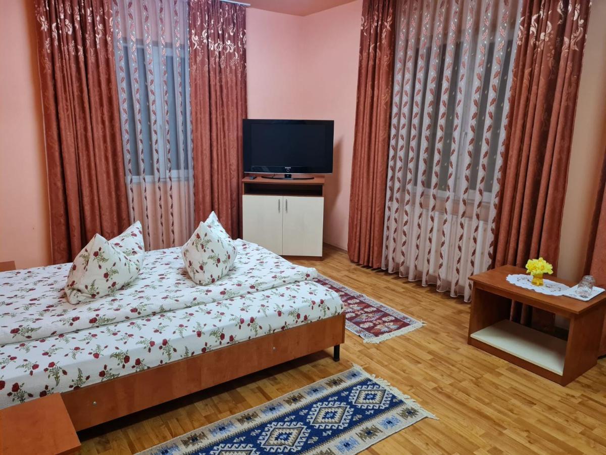 Pensiunea Sanziana Hotell Oradea Exteriör bild