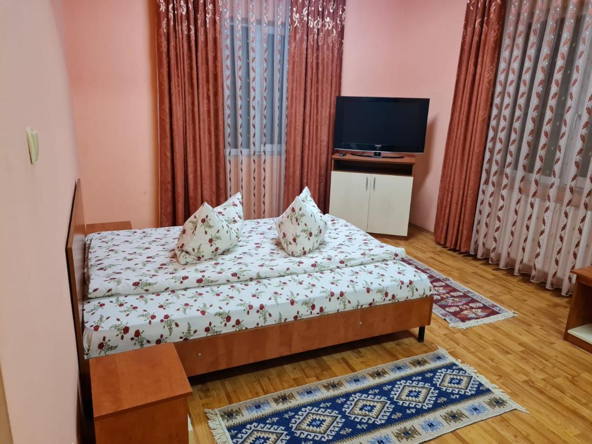 Pensiunea Sanziana Hotell Oradea Exteriör bild