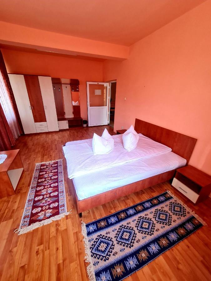 Pensiunea Sanziana Hotell Oradea Exteriör bild