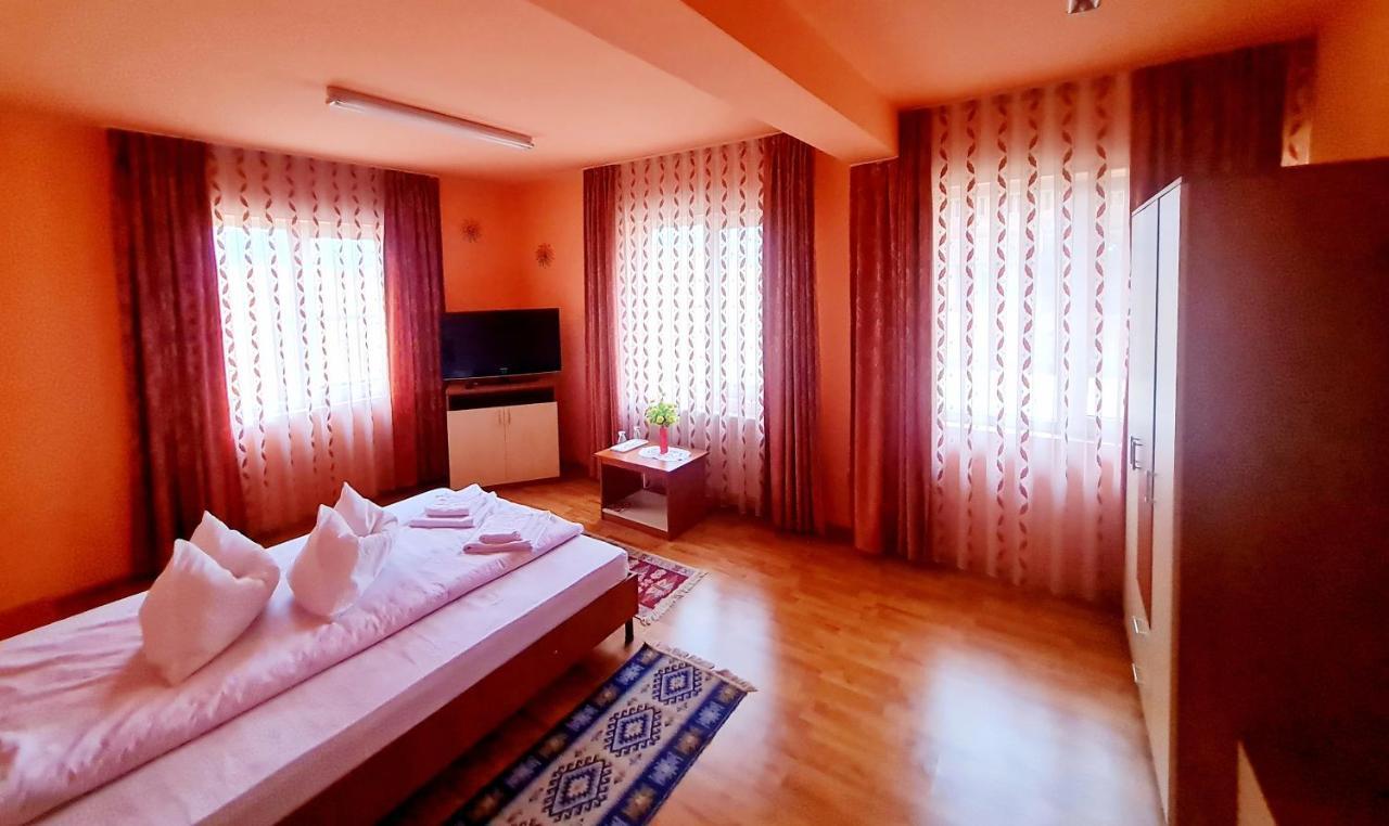 Pensiunea Sanziana Hotell Oradea Exteriör bild